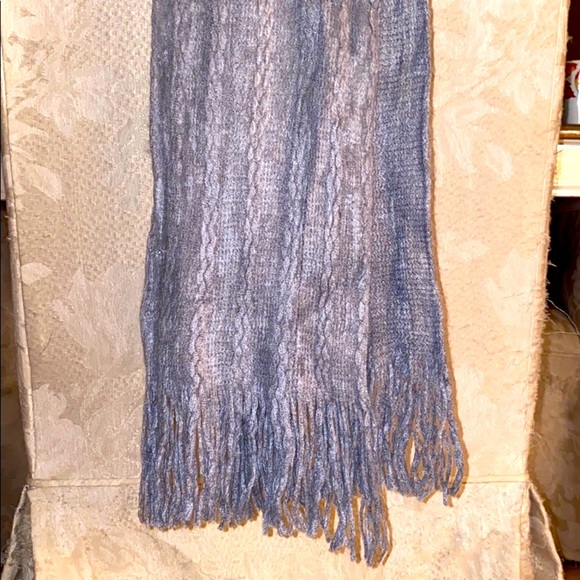 NY&CO Gray Women’s Woven Fringe Scarf - Picture 1 of 2